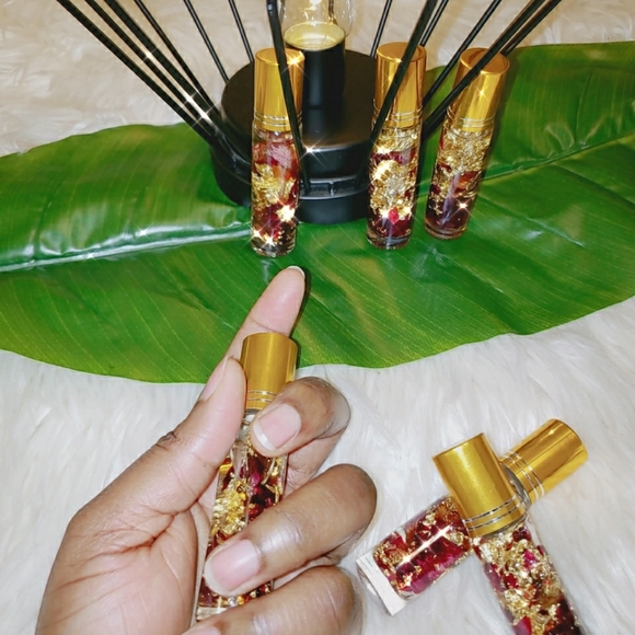 Rose Petal Lip Oil - Picture 4 of 5